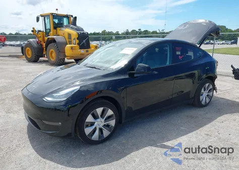 2021 Tesla Model Y Long Range Dual Motor All-Wheel Drive z USA, uszkodzony, nr VIN 5YJYGAEE8MF207493